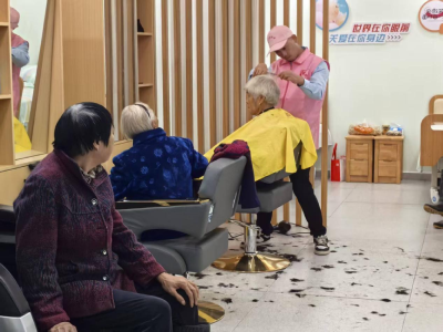 许家冲村：敲门送健康 义剪暖人心 科普进家门