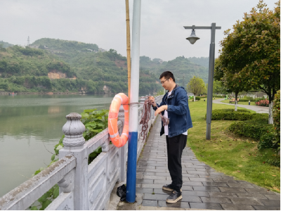 长江市场社区：安装救生设施 筑牢安全防线