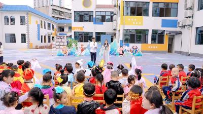 沪上温情援夷陵 书香护航幼儿成长