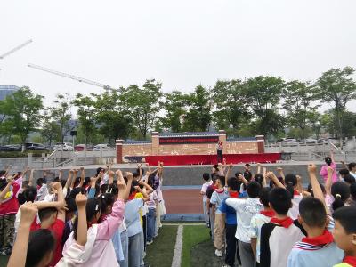 龙镇中心完全小学：心向阳光 共绘美好