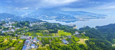 初夏龙潭坪村风光如画 成为三峡坝区新晋乡村旅游打卡地