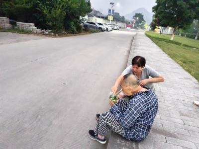 蔡家河村：热心相助传善意 爱心接力暖归途