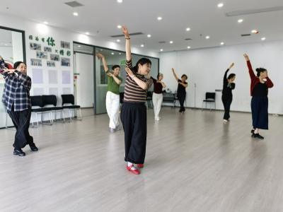 绿洲社区：民声引领优课程   暖心服务润绿洲