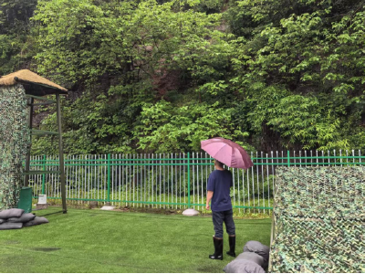 永兴社区：雨天巡查守防线 筑牢堡坎山体安全屏障