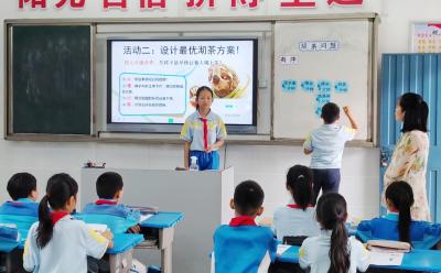 聚焦“情景+问题串” 构建生动课堂