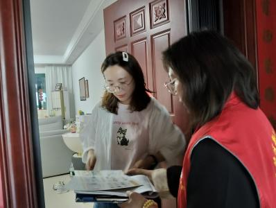 绿洲社区：志愿宣讲垃圾分类 共建文明宜居家园