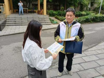 望江社区：推行“两袋对两桶”垃圾分类 引领文明新风尚