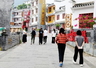 寻美夷陵黄陵庙 峡江老街绽新颜