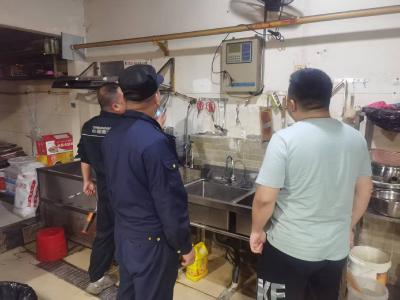 筑牢安全防线 多部门联合开展商户燃气安全专项检查