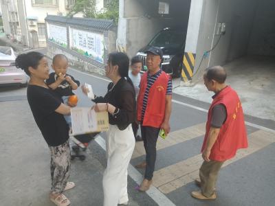 望江社区：志愿服务进家门 环境卫生入人心
