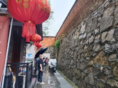 东湖社区：闻“汛”而动防隐患,排查内涝护平安