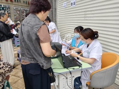 绿洲社区：惠民体检 情暖社区