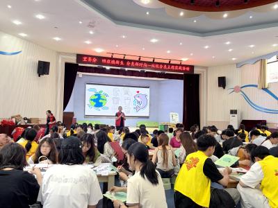 垃圾分类润童心 亲子共践新风尚