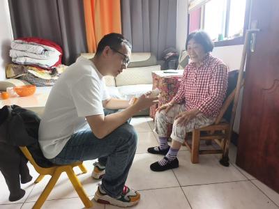 永兴社区：风雨无阻守初心 贴心关爱暖老人