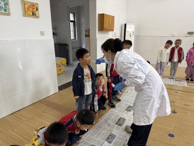 三斗坪镇卫生院：爱心体检暖童心，健康相伴护成长