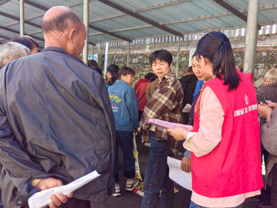 下堡坪乡：“零距离”讲解，政策入人心