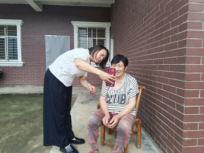 姜家畈村：暖心服务上门 助力老人生存认证