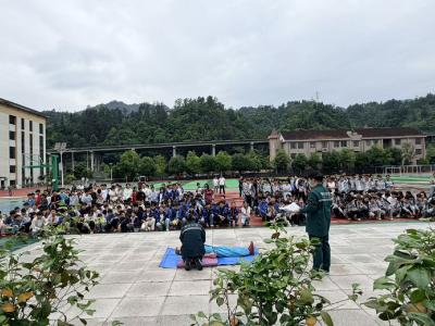博爱周进校园 应急救护护成长