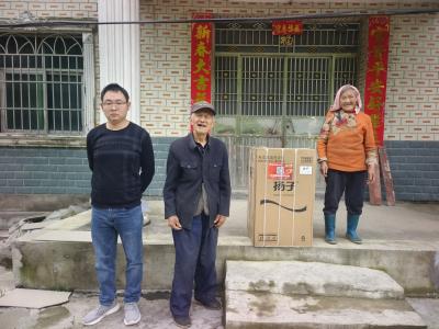 精准摸排践初心  暖心物资圆民愿