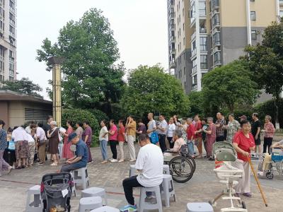 长江市场社区：粽叶飘香端午至 邻里欢聚暖人心