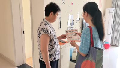 峡江社区：入户宣传养老补贴政策 情暖失能老人家庭