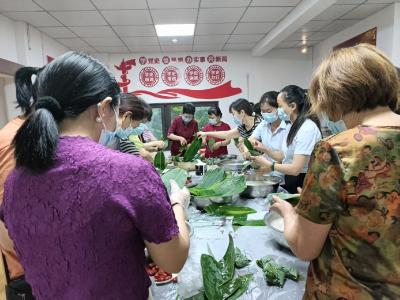 东城社区：粽叶飘香迎端午 邻里欢聚叙温情