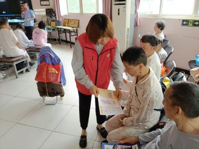 平湖社区：垃圾分类齐参与 绿色新风满社区