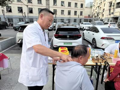 中医义诊进社区 便民服务暖人心