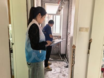 长江市场社区开展“高考降噪 为爱护航”志愿宣传活动