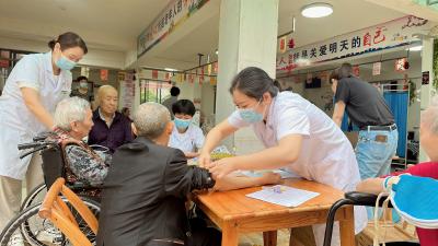 情暖颐养山庄 体检守护银发健康