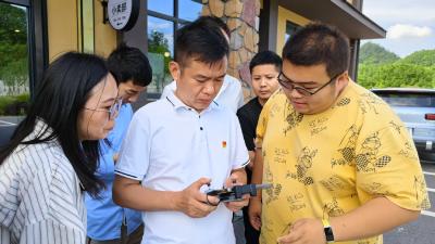 樟村坪镇青年干部开展无人机驾驶培训