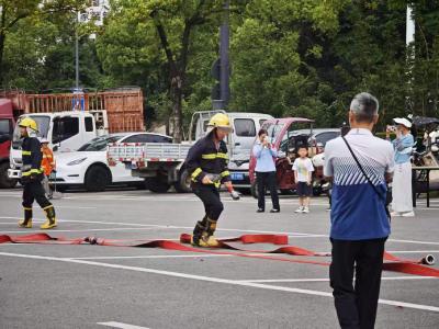 峡江社区：安全宣传进社区 筑牢防线护平安