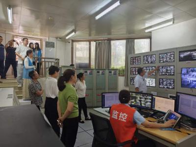锦湖社区：观摩小区核心设备 宣讲乘梯安全知识