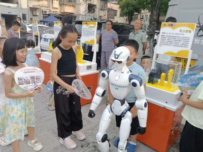 平湖社区：科普大篷车进社区 智能机器人点亮科技生活