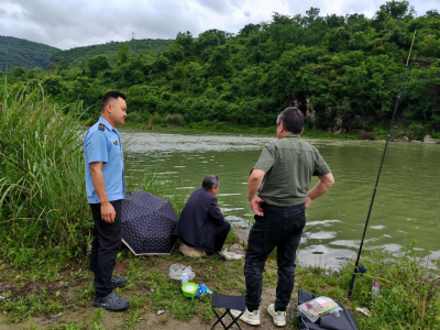 分乡：巡河排查除隐患 普法宣传护平安