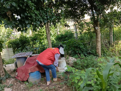东湖社区：整治铁路沿线环境 志愿服务助力爱卫