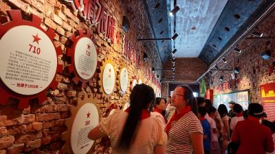 夷陵邮政分公司开展“六一”主题客户答谢活动