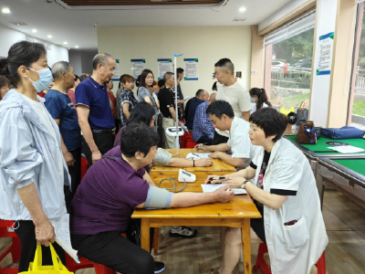 梅子垭村：健康体检进村居  用心用情办实事