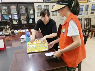 妇联向托管志愿服务队捐赠玩具
