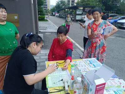 东城社区：网格员上门听民意，义诊服务暖人心