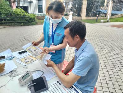 平云社区：周四说事摆小摊 谨防蚊香除隐患