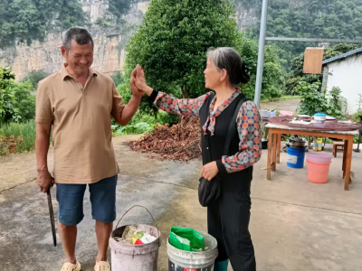 下坪村：十年坚守护青绿 乡村夫妻化身志愿守护者