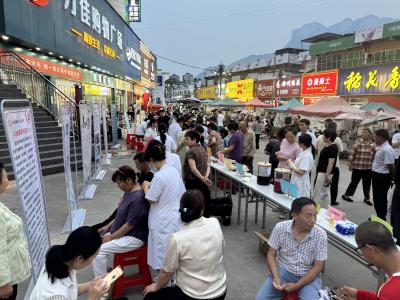 乐天溪镇中心卫生院举办中医药市集活动