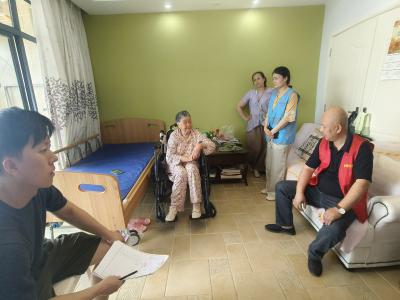 平云社区：入户帮办暖心服务 落实居家养老惠民政策