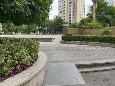 长江市场社区：民情走访解民忧 无障碍坡道暖人心