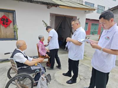 专家上门送诊 守护征迁群众健康