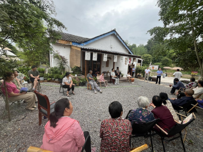 香烟寺村：屋场会上话修路  干群同心谋幸福
