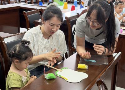龙泉分园：小手牵大手 快乐迎初夏