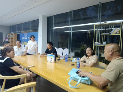 锦云社区：摆摊“设点”家门口 周四说事解民忧
