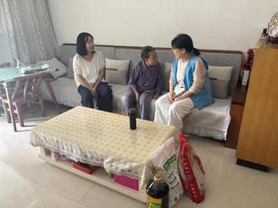 东城社区：暖心走访百岁老人 温情守护幸福晚年